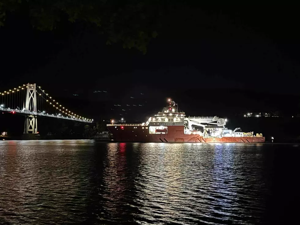 “ARIADNE” Spotted on Hudson River Under Night Skies